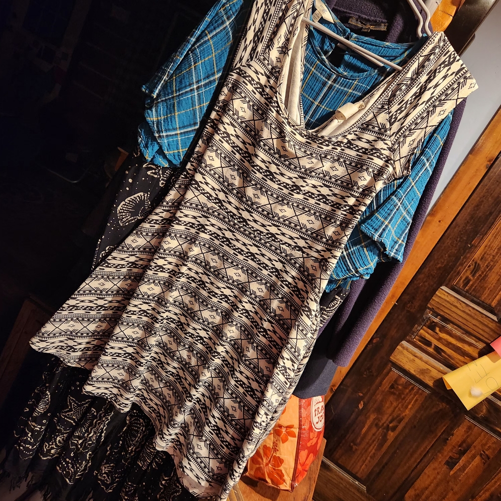 Stylish Black and White Patterned Women's Top